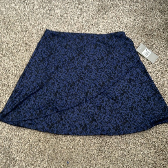 Eddie Bauer Kacey skirt size large black blue floral new - Picture 3 of 9